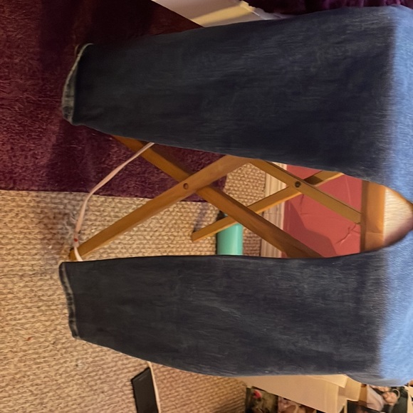 Hello I’m selling a mom jean tight waist high rise ripped butterfly not used! - Picture 4 of 5